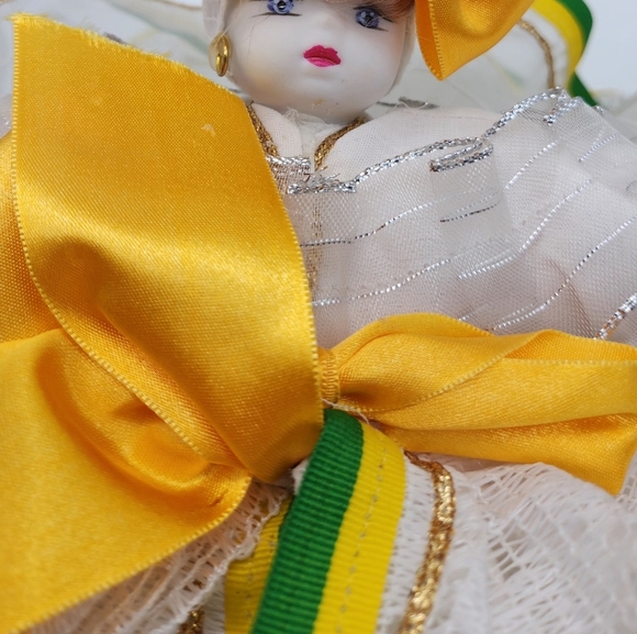 Vintage International Porcelain Doll in Traditional Costume - Picture 9 of 11